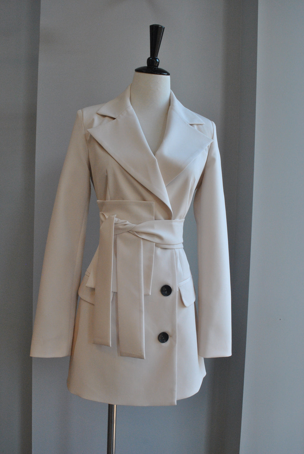 BEIGE JACKET WITH A BELT