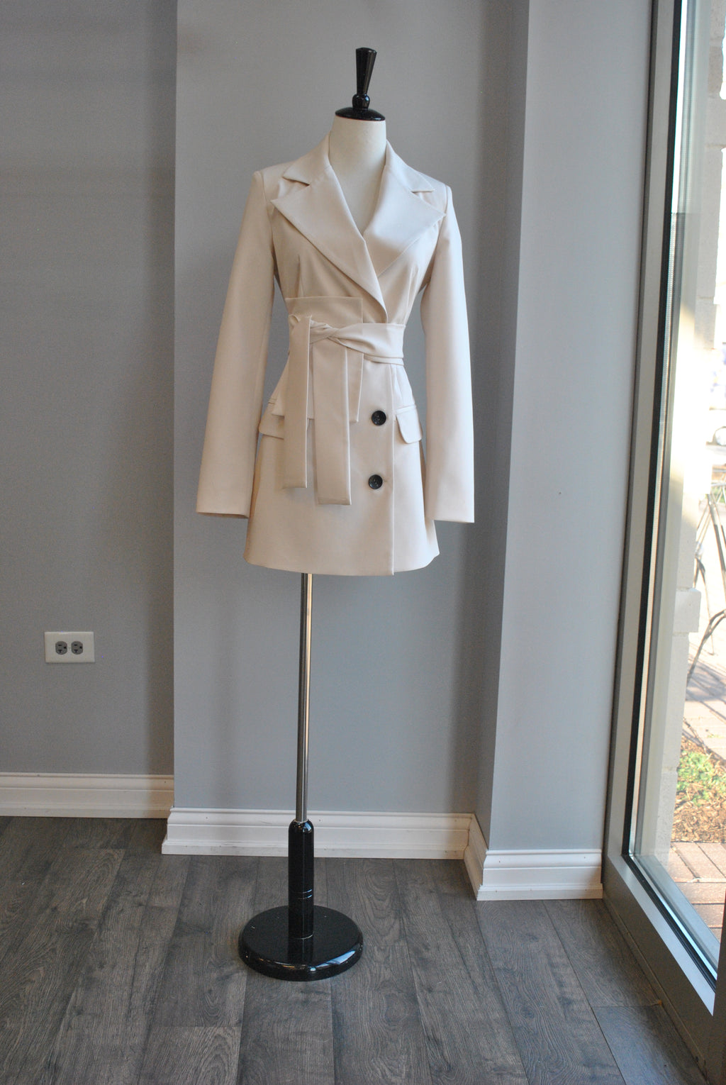 BEIGE JACKET WITH A BELT