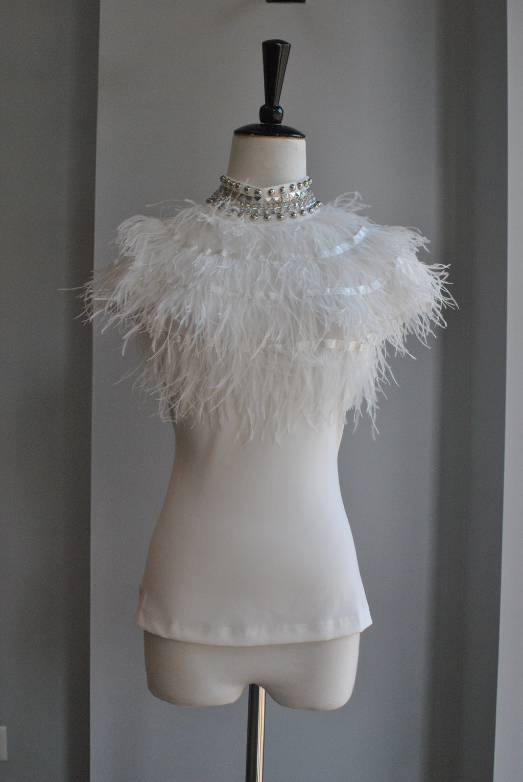 WHITE MESH TOP WITH FEATHERS
