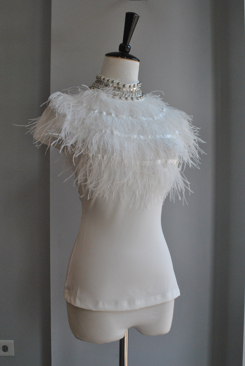 WHITE MESH TOP WITH FEATHERS