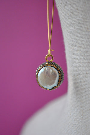 MOTHER OF PEARLS AND SWAROVSKI CRYSTALS ON GOLD LONG EARRINGS