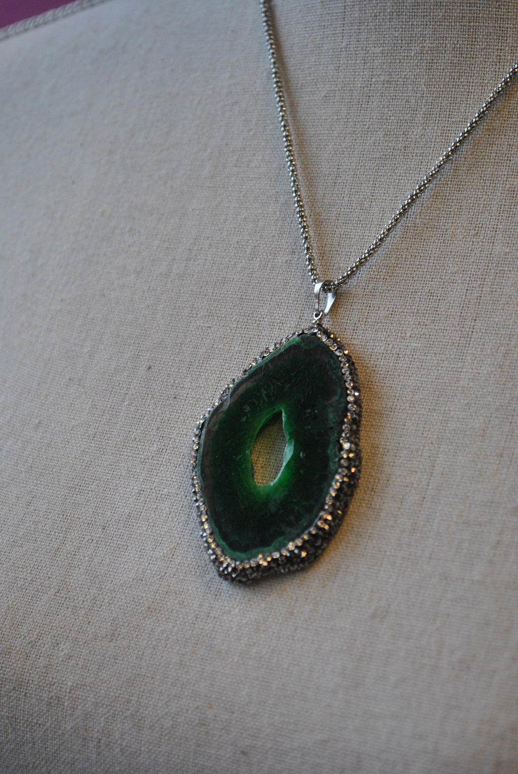 GREEN AGATE FREEFORM WITH SWAROVSKI CRYSTALS LONG CHAIN PENDANT