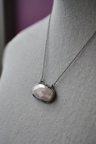 MOSS WHITE AND BLACK AGATE WITH RHINESTONES PENDANT ON GUNMETAL FINISH CHAIN