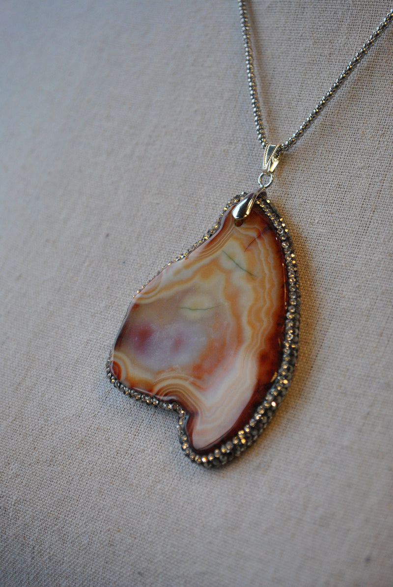 CARAMEL AGATE FREEFORM WITH SWAROVSKI CRYSTALS LONG CHAIN PENDANT