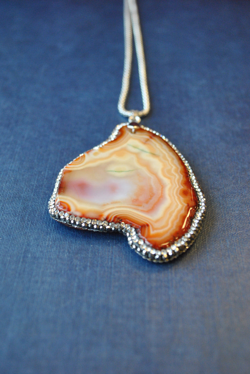 CARAMEL AGATE FREEFORM WITH SWAROVSKI CRYSTALS LONG CHAIN PENDANT