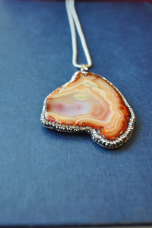 CARAMEL AGATE FREEFORM WITH SWAROVSKI CRYSTALS LONG CHAIN PENDANT