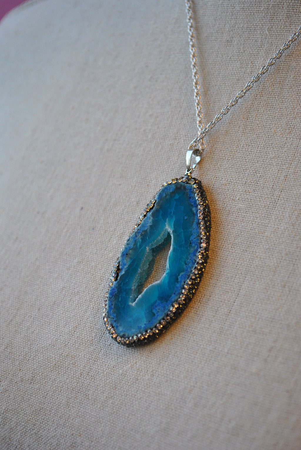 BLUE AGATE FREEFORM WITH SWAROVSKI CRYSTALS LONG CHAIN PENDANT