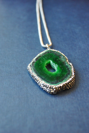GREEN AGATE FREEFORM WITH SWAROVSKI CRYSTALS LONG CHAIN PENDANT
