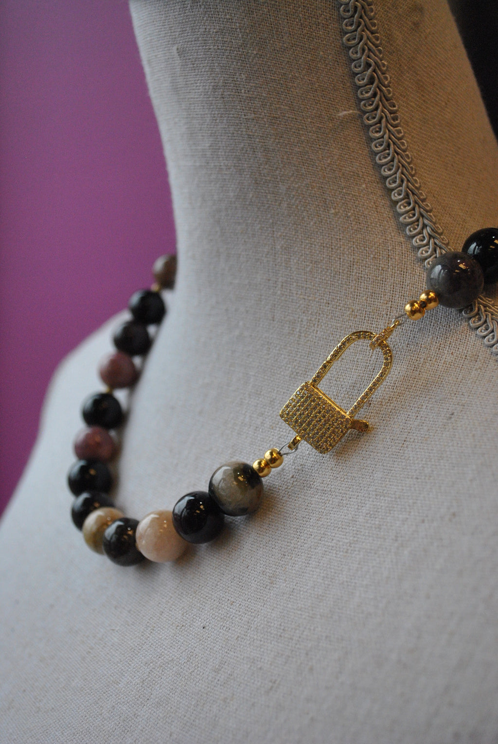 MULTI COLOR TOURMALINES AND OVERSIZE CLASP WITH RHINESTONES SIMPLE NECKLACE