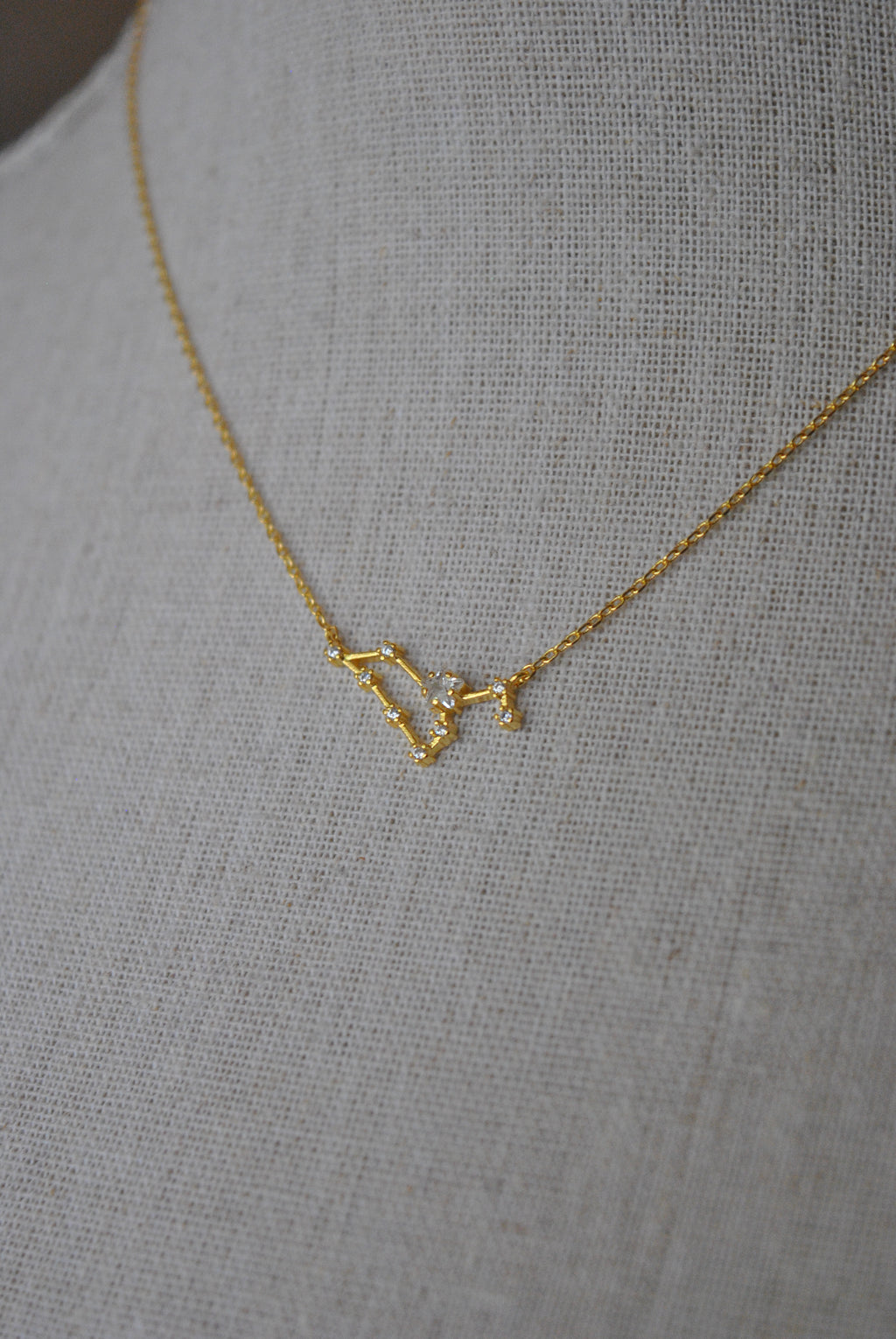 LEO GOLD DELICATE NECKLACE