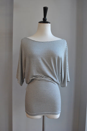 WHITE AND BLUE STRAPS FIT AND LOOSE TOP
