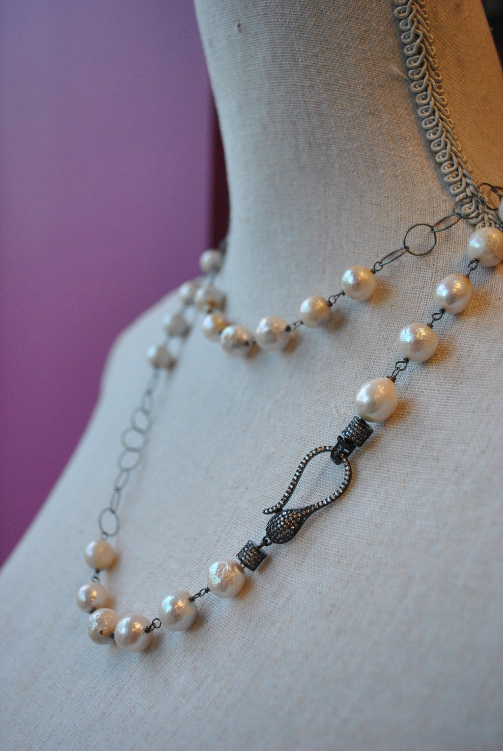 OFF WHITE FRESHWATER PEARLS AND GUNMETAL FINISH SILVER CHAIN LONG NECKLACE