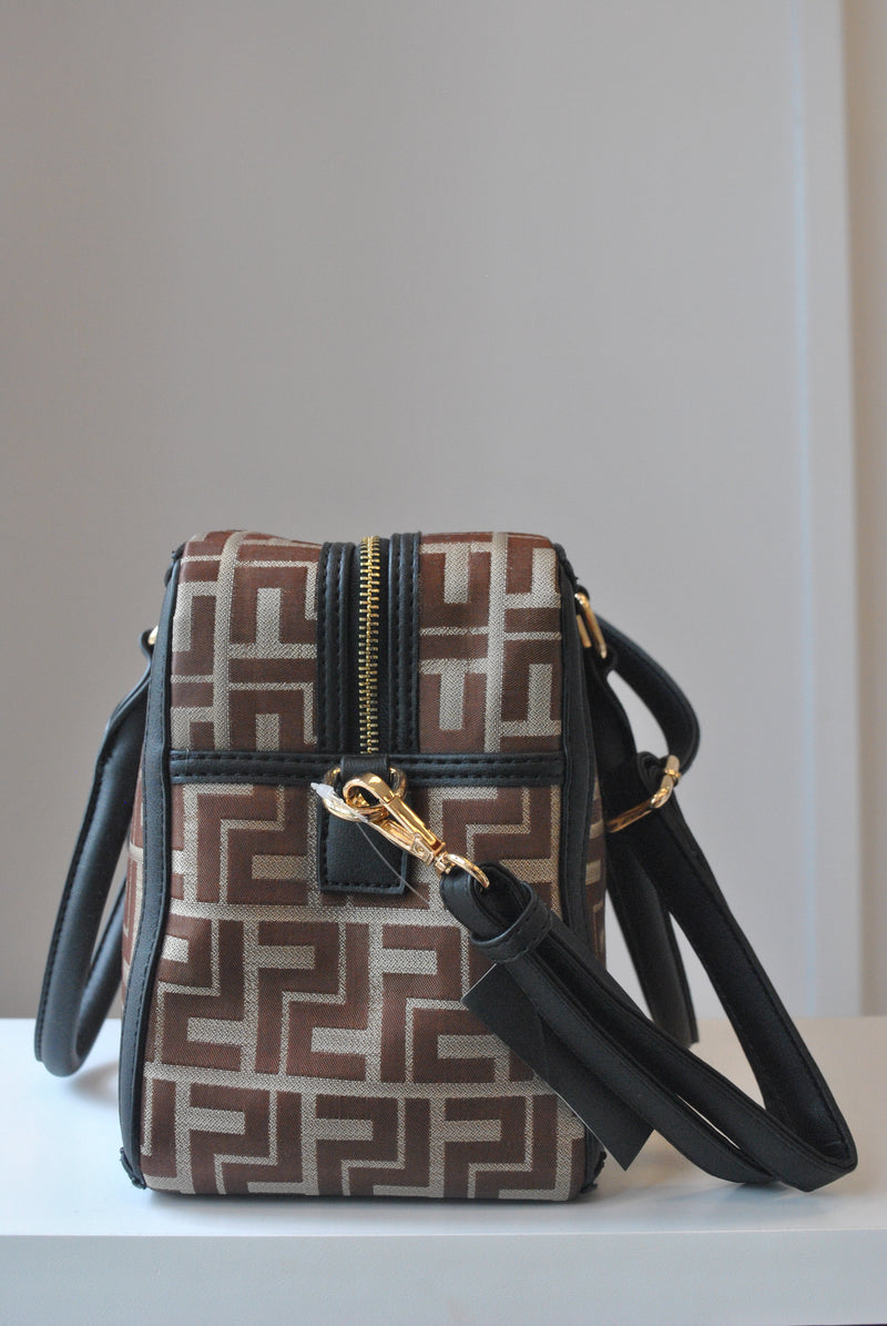 BROWN TOTE STYLE HANDBAG WITH A CROSSBODY BAG