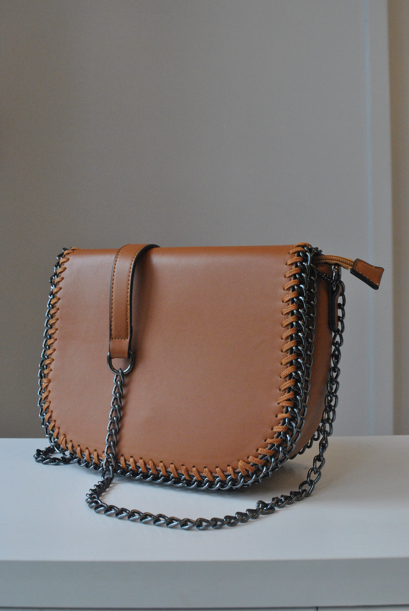 CARAMEL CROSSBODY BAG WITH GUNMETAL CHAIN – Le Obsession Boutique