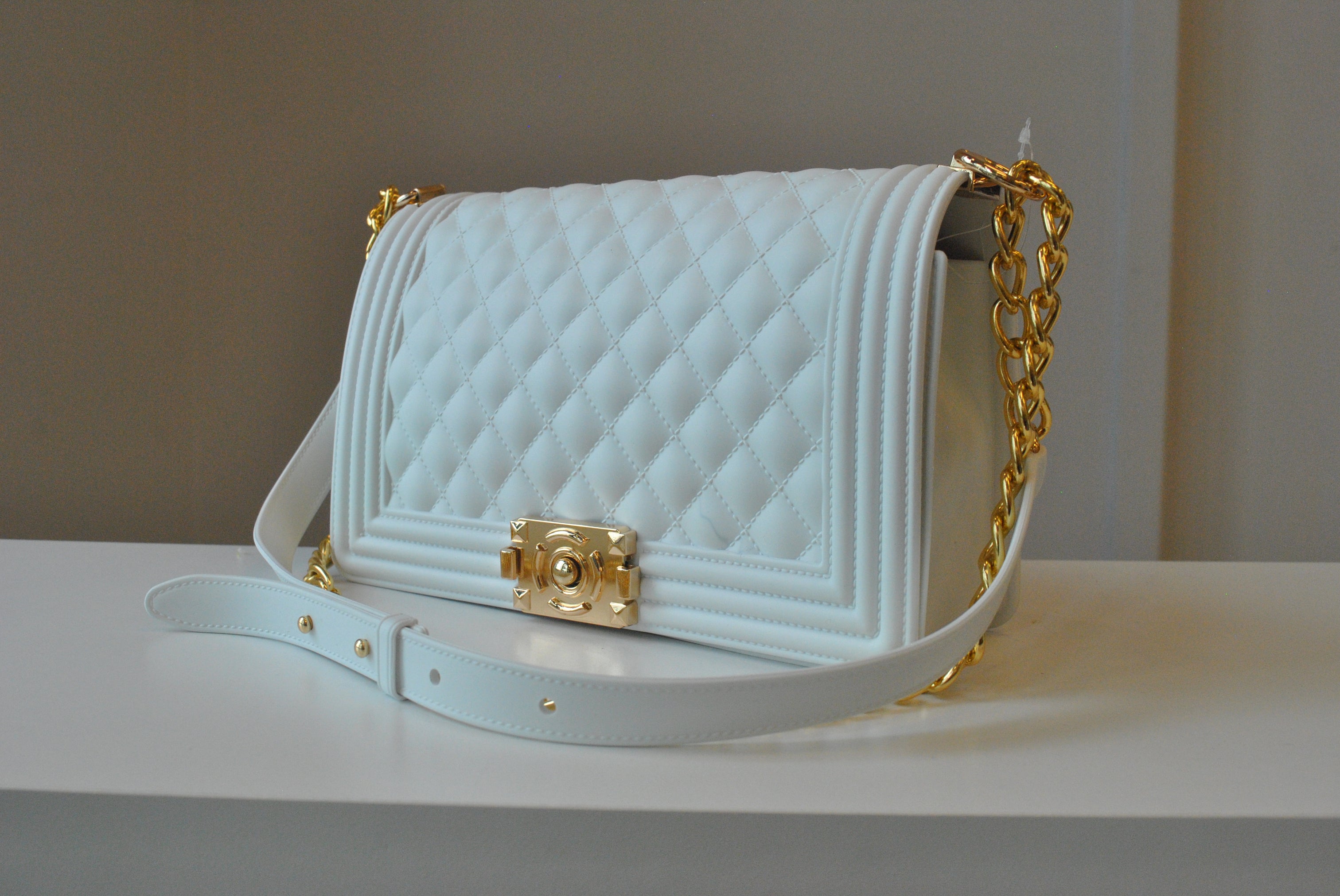 WHITE CROSSBODY BAG WITH GOLD CHAIN Le Obsession Boutique