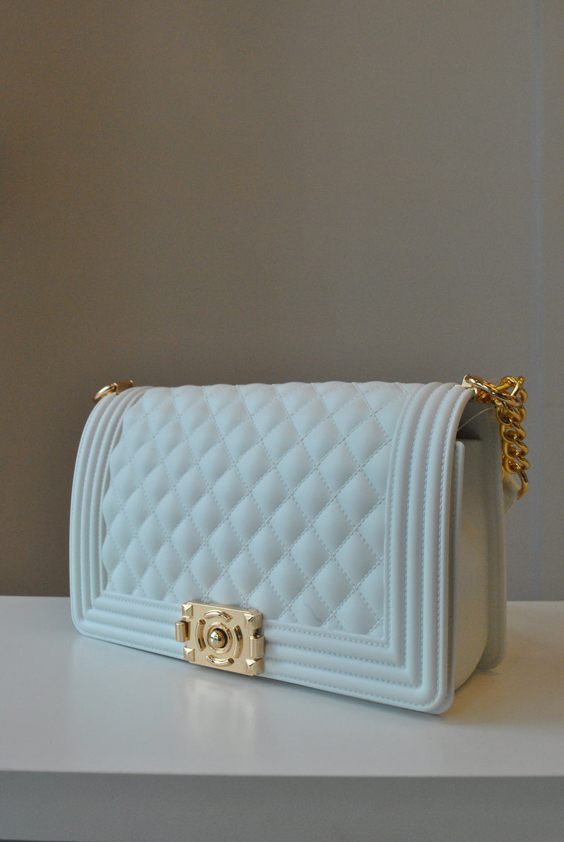 WHITE CROSSBODY BAG WITH GOLD CHAIN