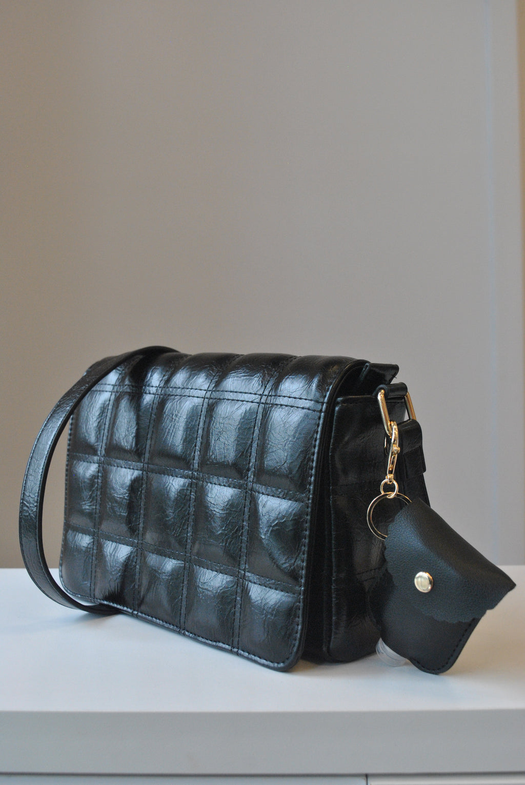 BLACK QUILTED CROSSBODY BAG