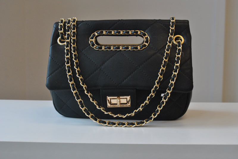 BLACK GUILTED HANDBAG WITH CUTOFF  HANDLE AND GOLD CHAIN