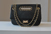 BLACK GUILTED HANDBAG WITH CUTOFF  HANDLE AND GOLD CHAIN