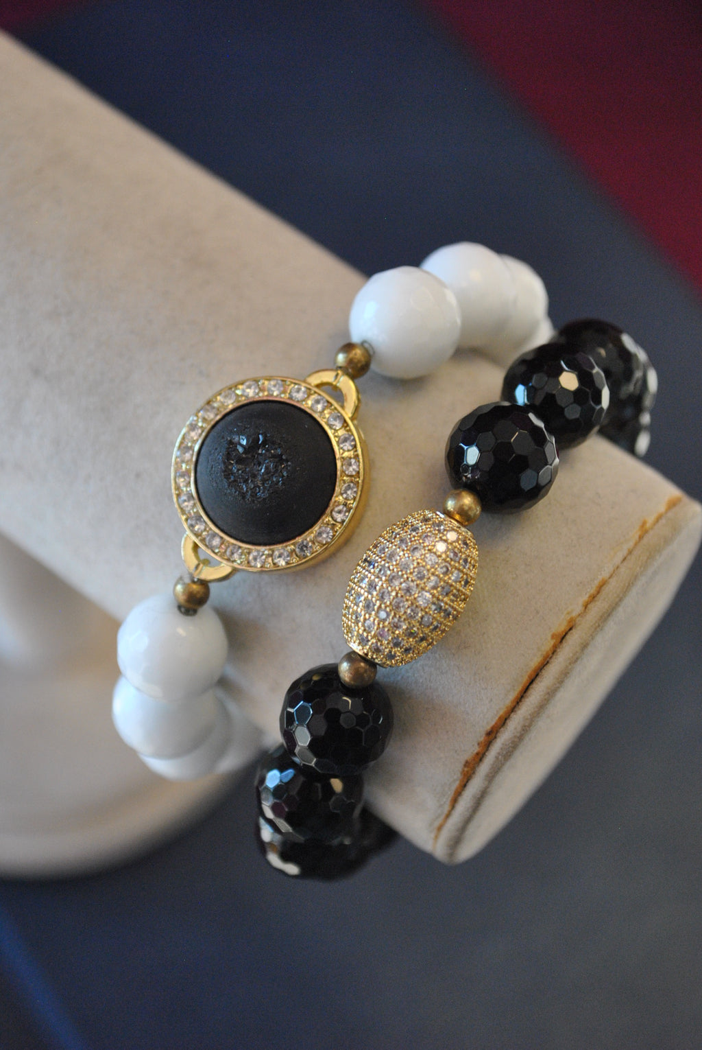 WHITE AGATE BLACK ONYX DRUZY AND GOLS RHINESTONES STRETCHY BRACELETS SET