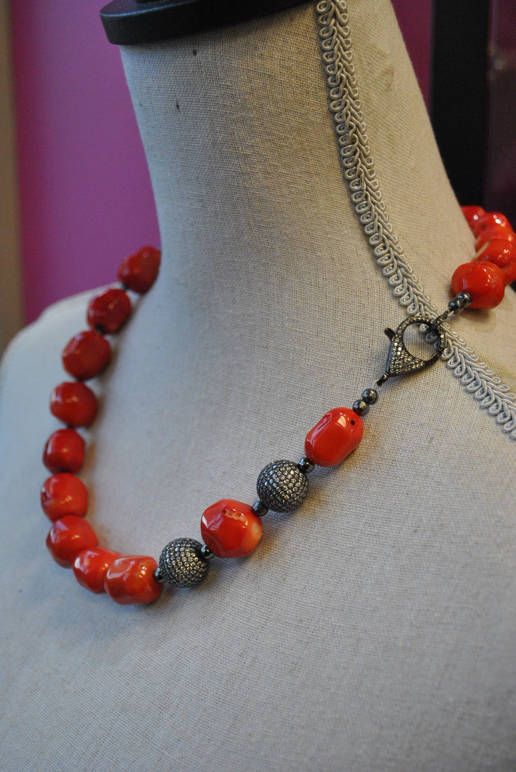 RED CORAL AND RHINESTONES ASYMMETRIC NECKLACE