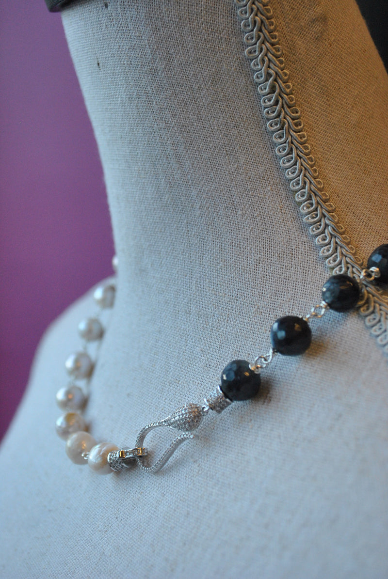 LABRADORITE AND WHITE FRESHWATER PEARLS ASYMMETRIC SIMPLE NECKLACE
