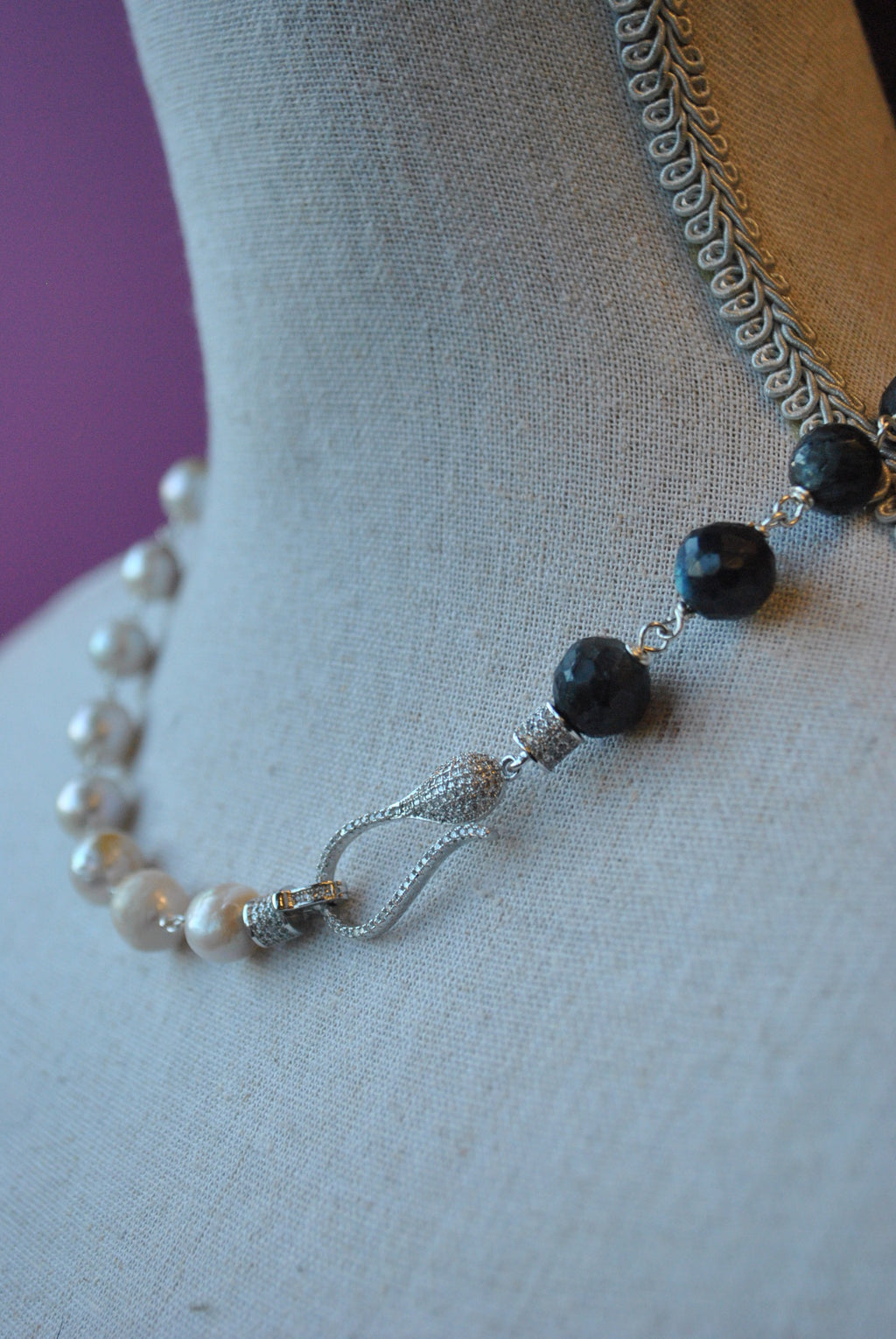 LABRADORITE AND WHITE FRESHWATER PEARLS ASYMMETRIC SIMPLE NECKLACE