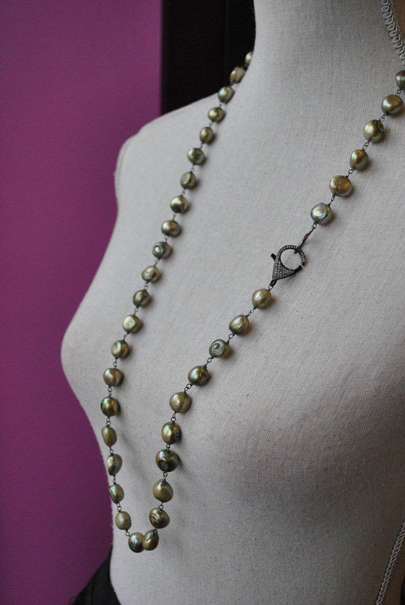 OLIVE GREEN LONG FRESHWATER  NECKLACE WITH DETACHABLE PENDANT