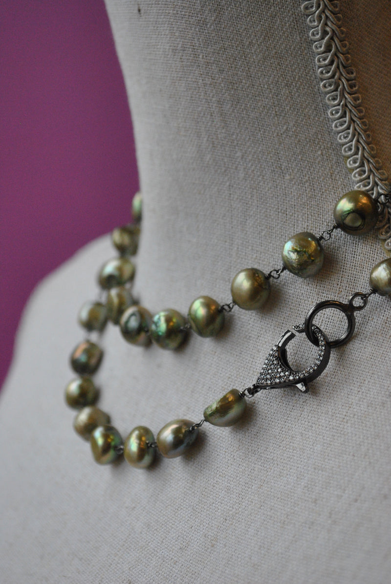 OLIVE GREEN LONG FRESHWATER  NECKLACE WITH DETACHABLE PENDANT
