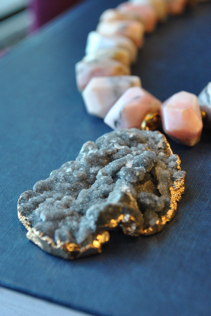 PINK PERUVIAN FREEFORM AND SILVER DRUZY PENDANT STATEMENT NECKLACE