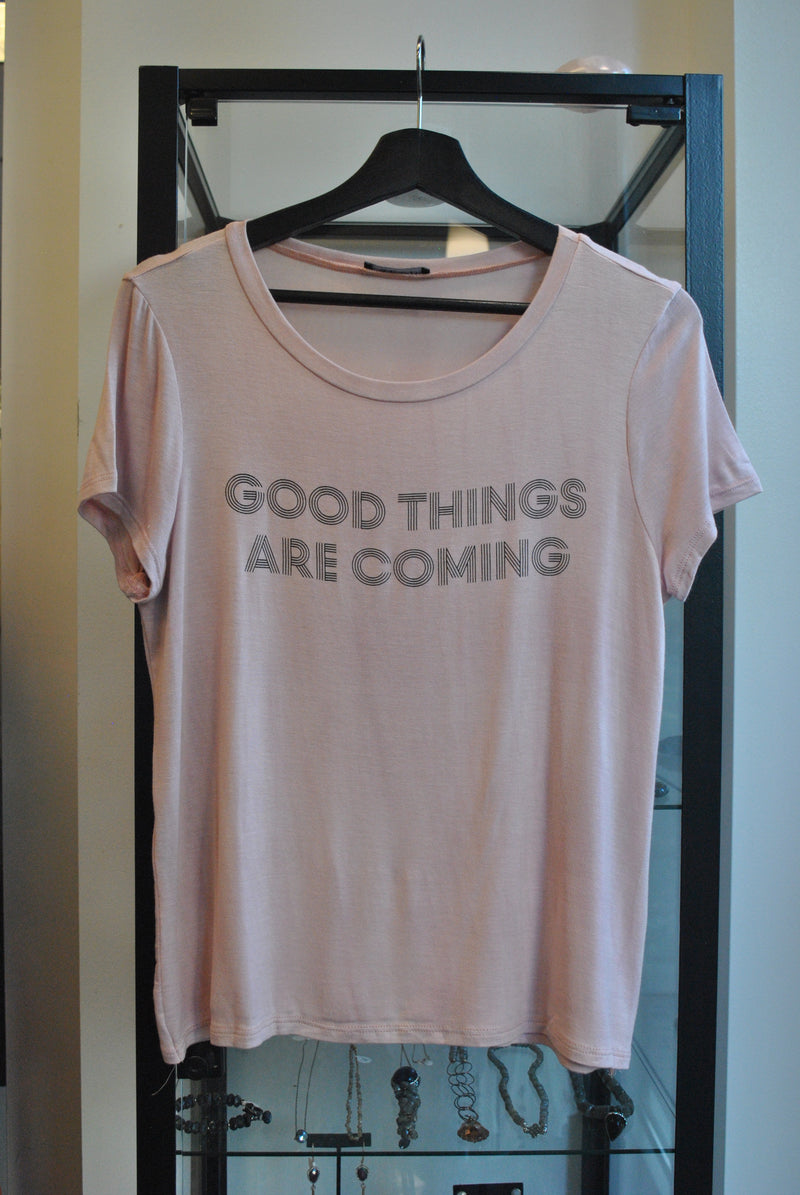 GRAPHIC T-SHIRT - PINK "GOOD THINGS ARE COMING"