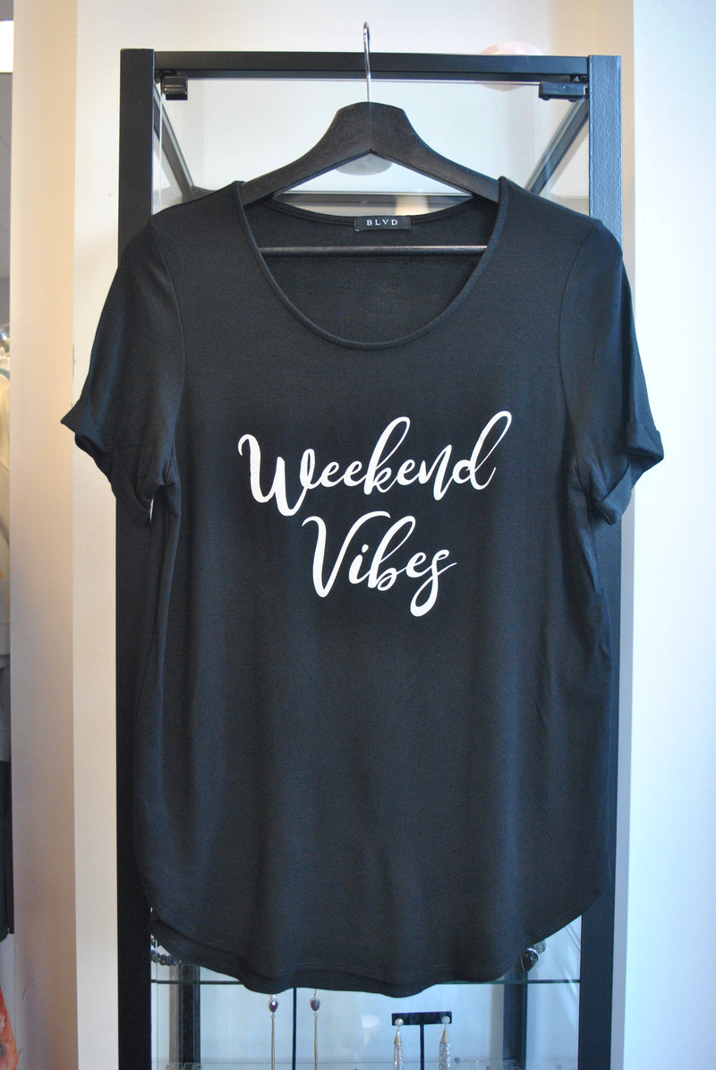 BLACK GRAPHIC T-SHIRT - "WEEKEND VIBES"