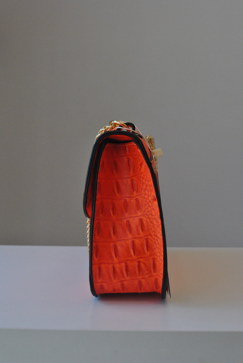 ELECTRIC ORANGE CROSSBODY BAG WITH GOLD CHAIN
