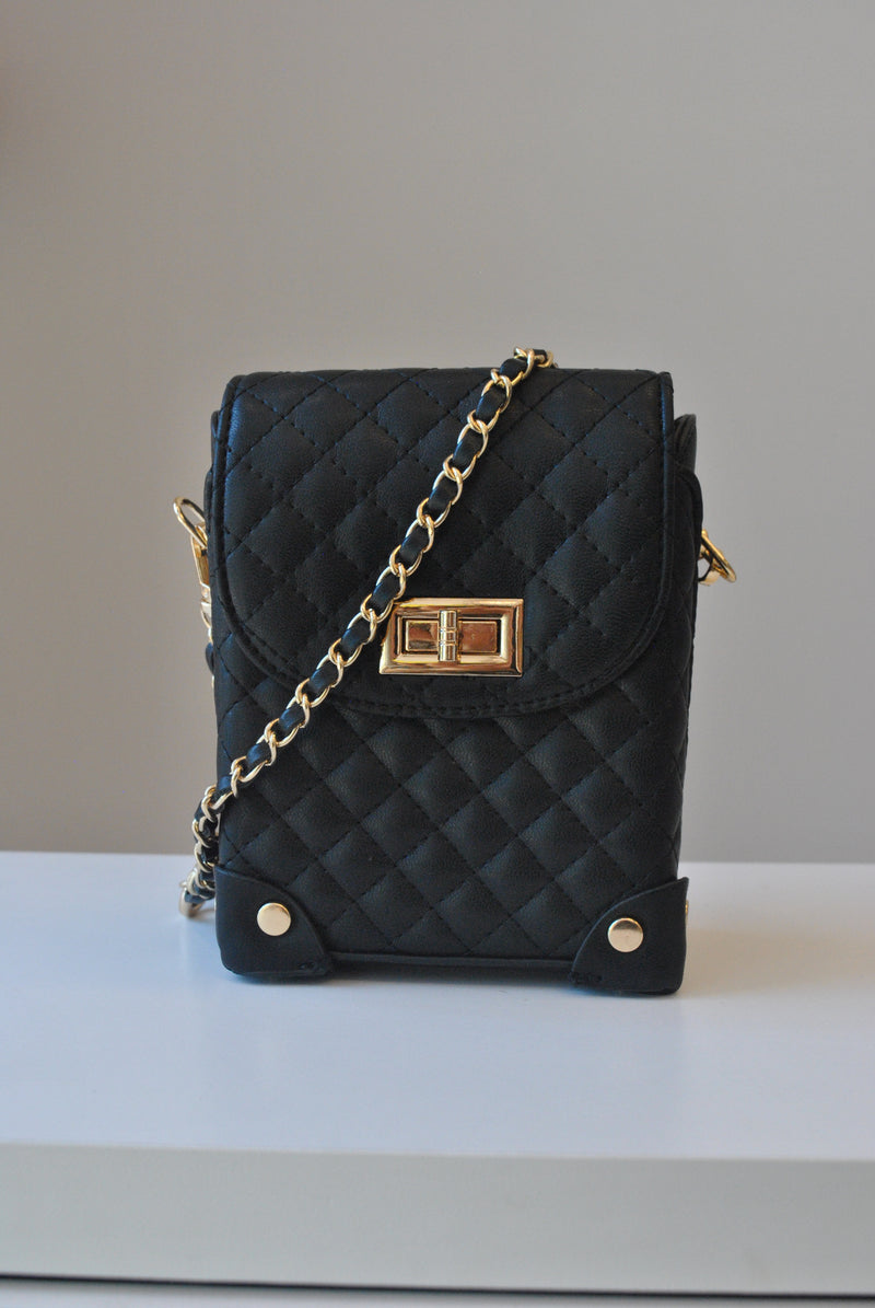 BLACK MINI CROSSBODY BAG WITH GOLD CHAIN