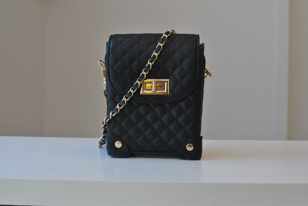BLACK MINI CROSSBODY BAG WITH GOLD CHAIN