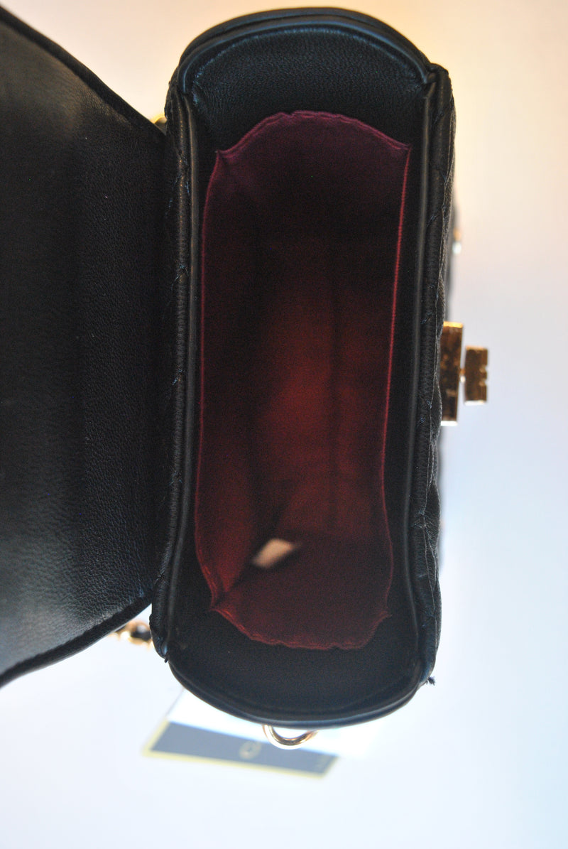 BLACK MINI CROSSBODY BAG WITH GOLD CHAIN