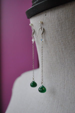 GREEN ONYX TEARDROP AND SWAROVSKI CRYSTALS DELICATE CHAIN LONG EARRINGS