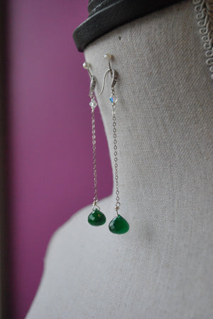 GREEN ONYX TEARDROP AND SWAROVSKI CRYSTALS DELICATE CHAIN LONG EARRINGS