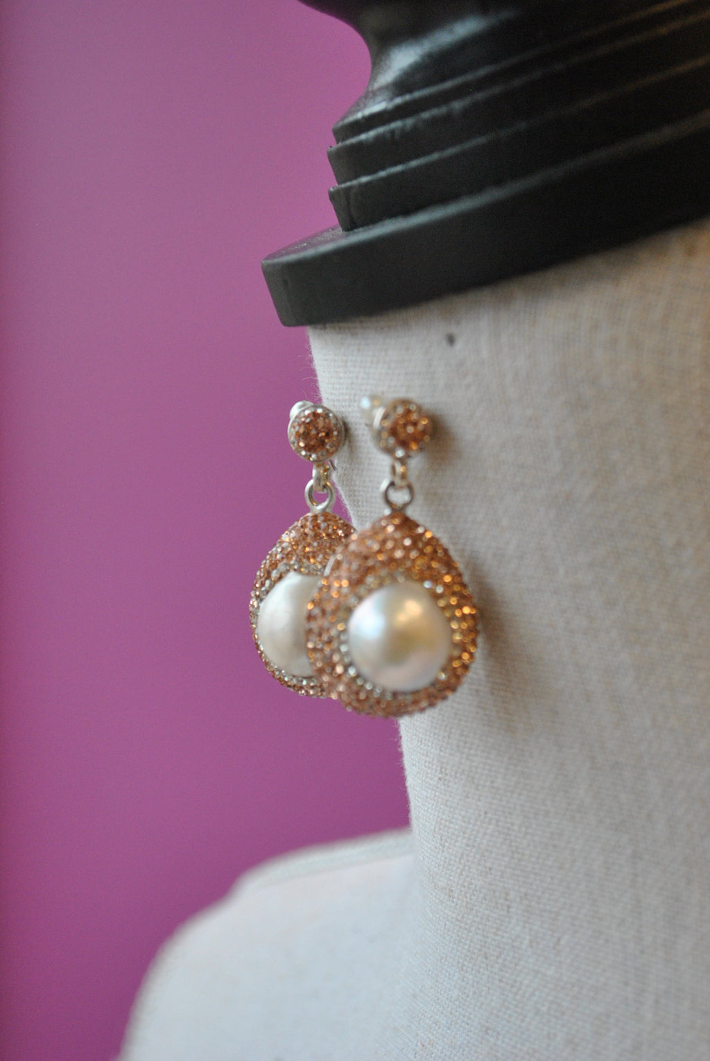 WHITE FRESHWATER PEARLS AND CHAMPAIGN SWAROVSKI CRYSTALS ELEGANT EARRINGS