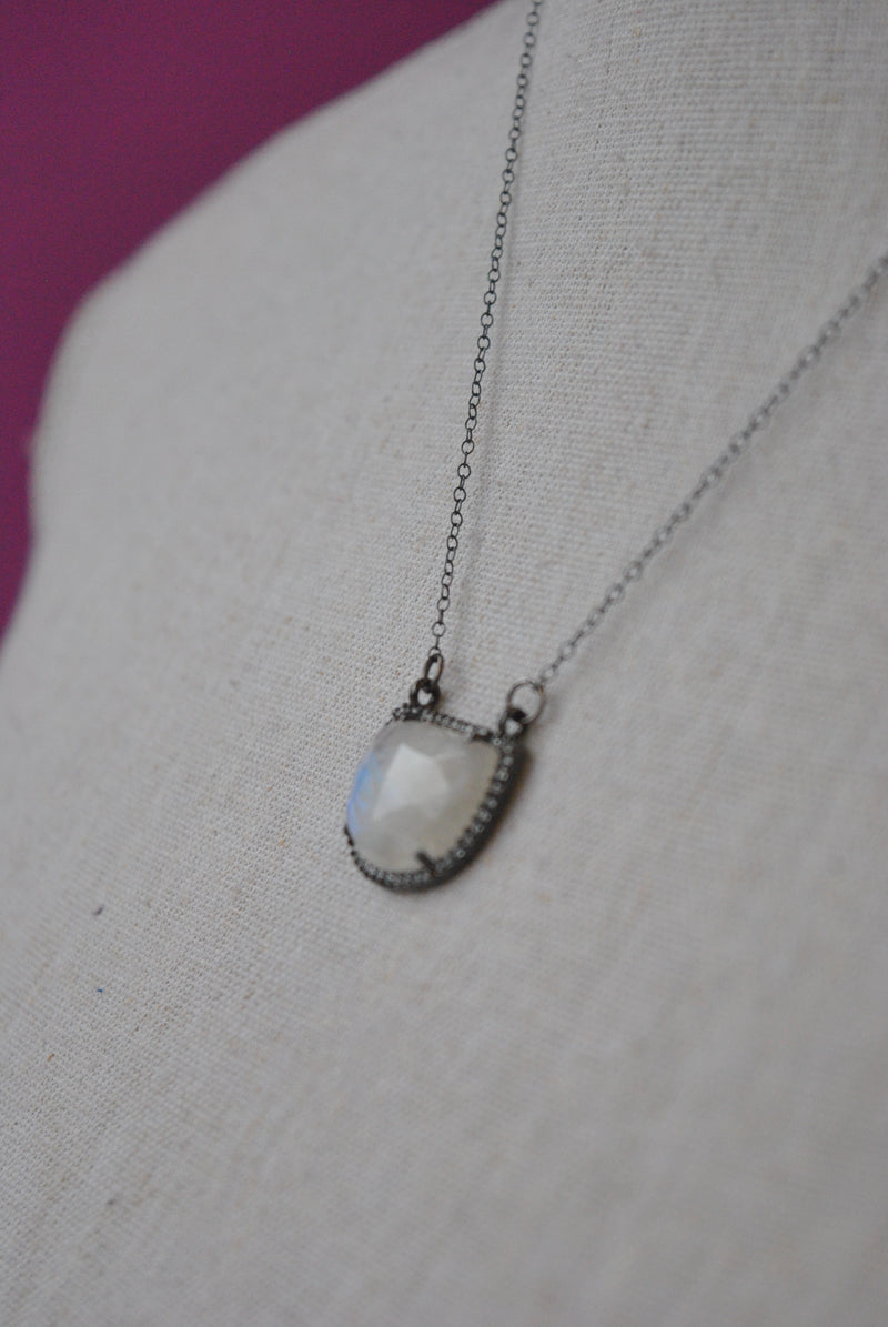 MOONSTONE AND RHINESTONES DELICATE NECKLACE