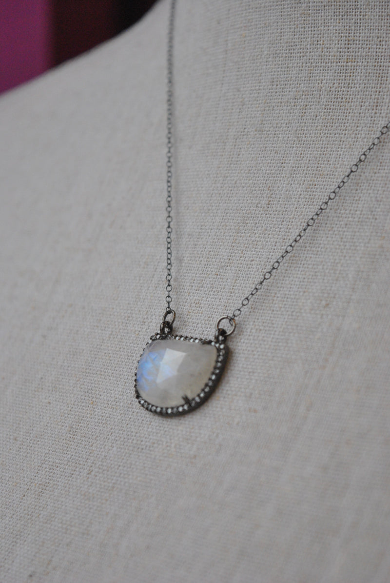 MOONSTONE AND RHINESTONES DELICATE NECKLACE
