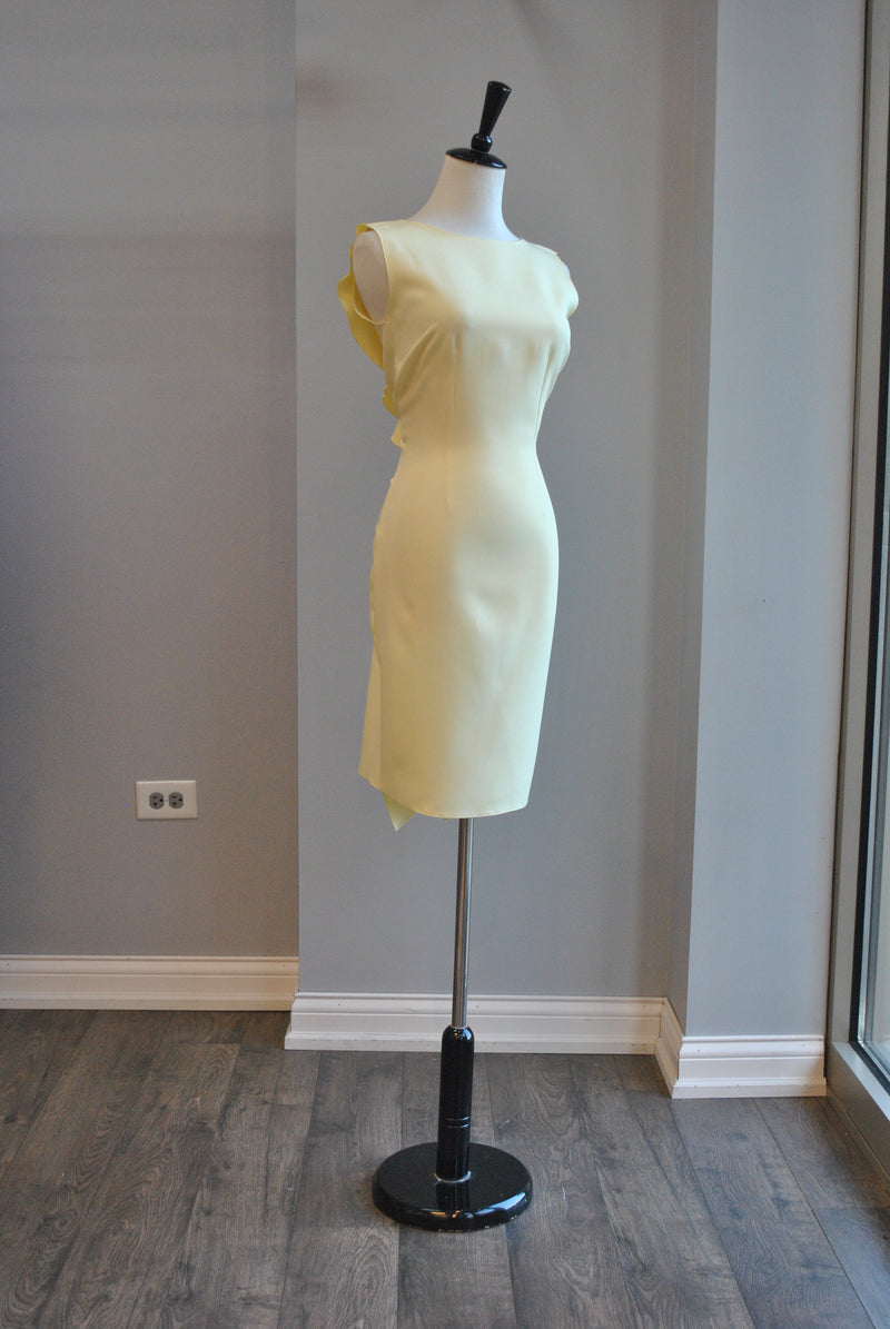 YELLOW SIMPLE FIT SUMMER DRESS WITH A RUFFLE