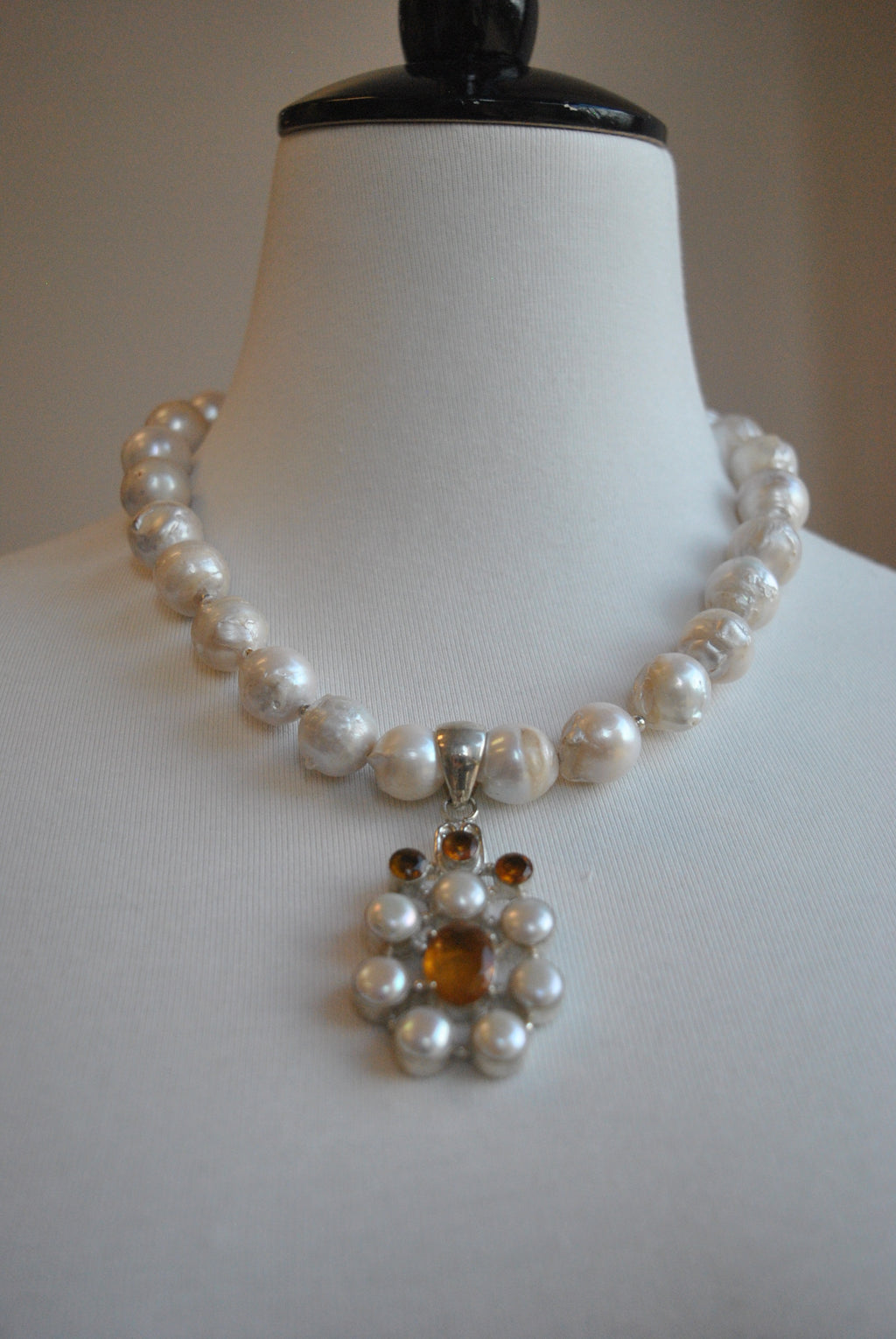 WHITE JUMBO FRESHWATER PEARLS AND CITRINE PENDANT SIMPLE STATEMENT NECKLACE