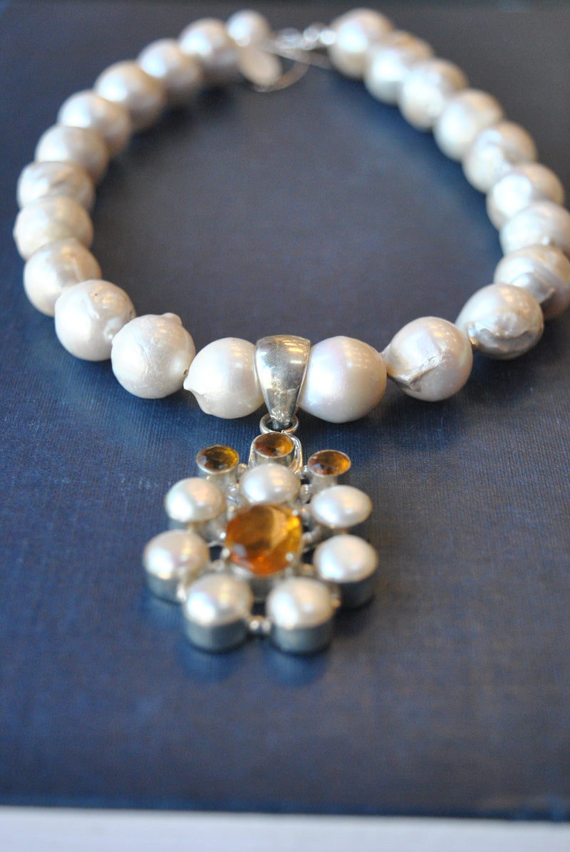 WHITE JUMBO FRESHWATER PEARLS AND CITRINE PENDANT SIMPLE STATEMENT NECKLACE