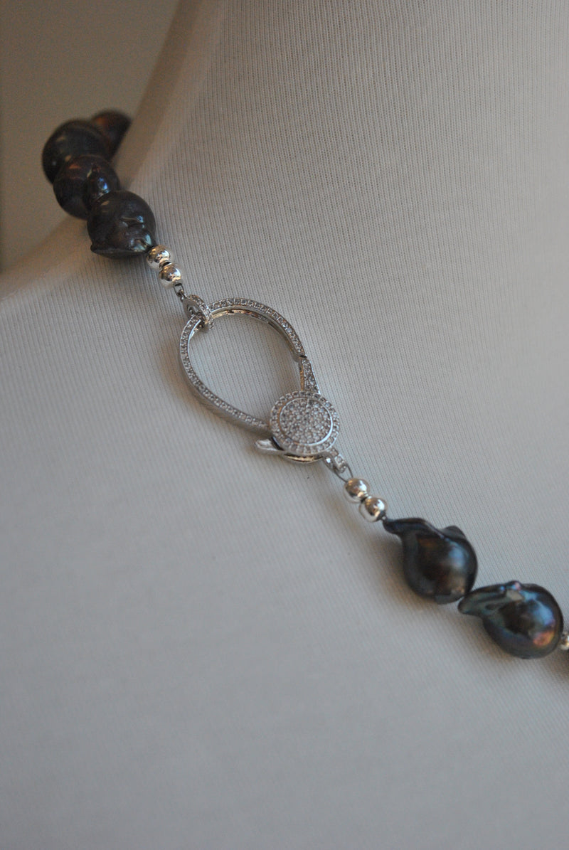 PEACOCK JUMBO FRESHWATER PEARL NECKLACE