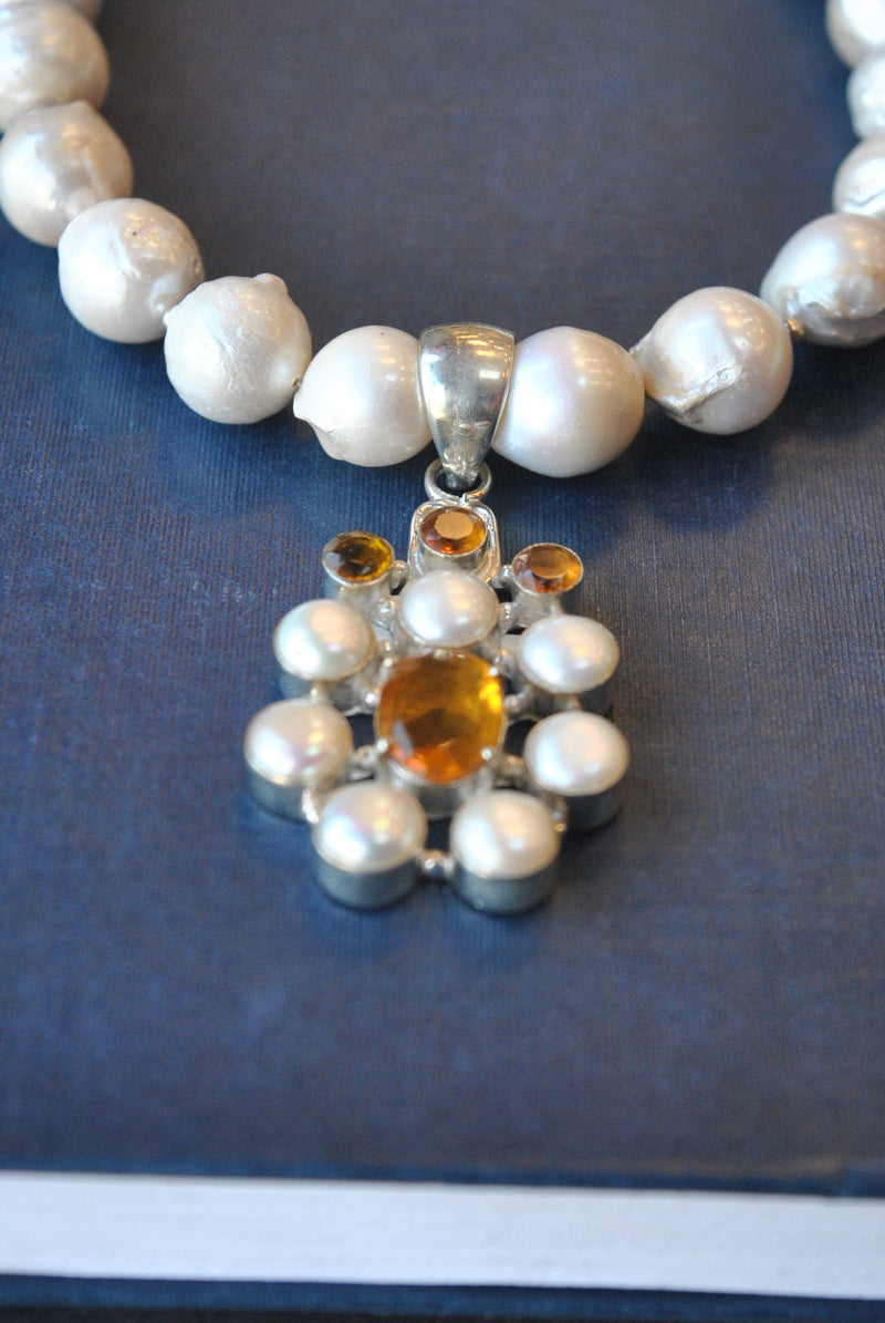 WHITE JUMBO FRESHWATER PEARLS AND CITRINE PENDANT SIMPLE STATEMENT NECKLACE