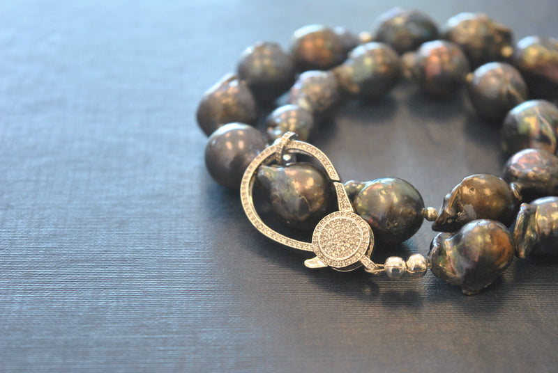 PEACOCK JUMBO FRESHWATER PEARL NECKLACE