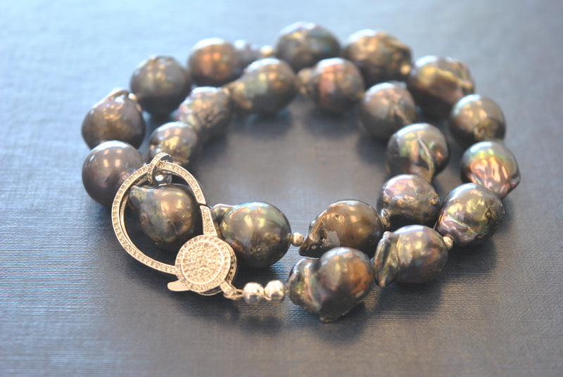 PEACOCK JUMBO FRESHWATER PEARL NECKLACE