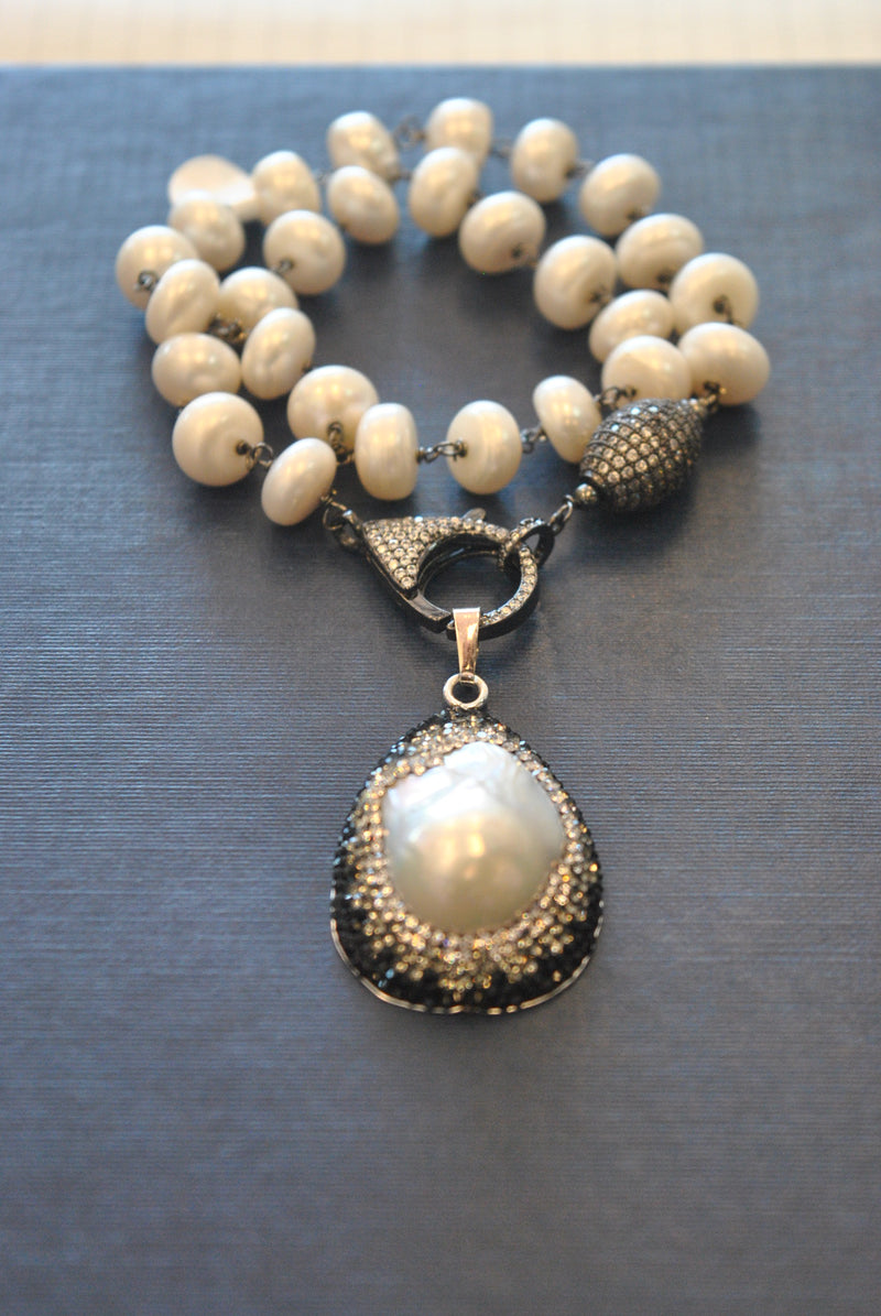 WHITE FRESHWATER PEARLS NECKLACE OR WRAP BRACELET