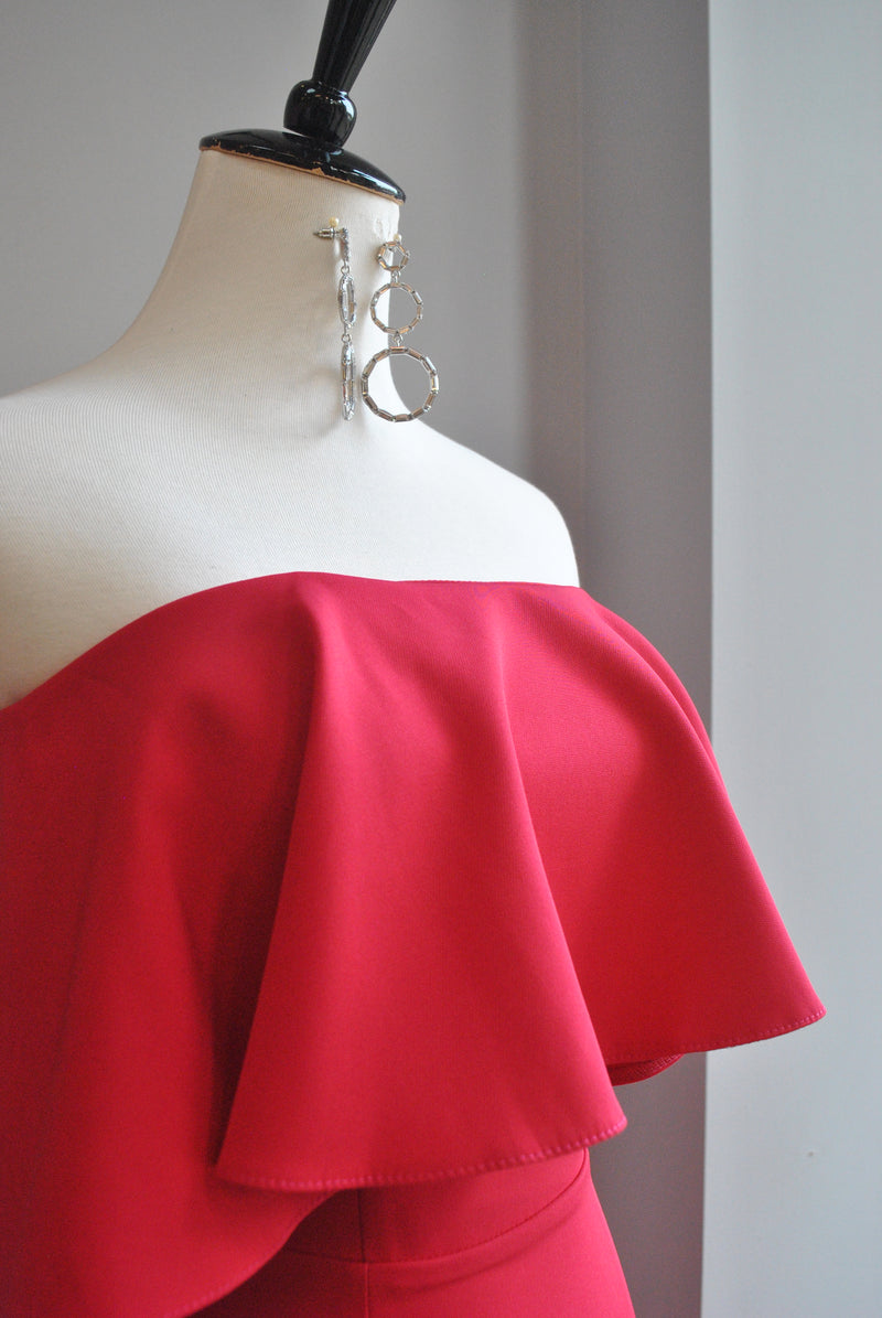 RASPBERRY LONG STRAPLESS DRESS WITH RUFFLE DETAIL